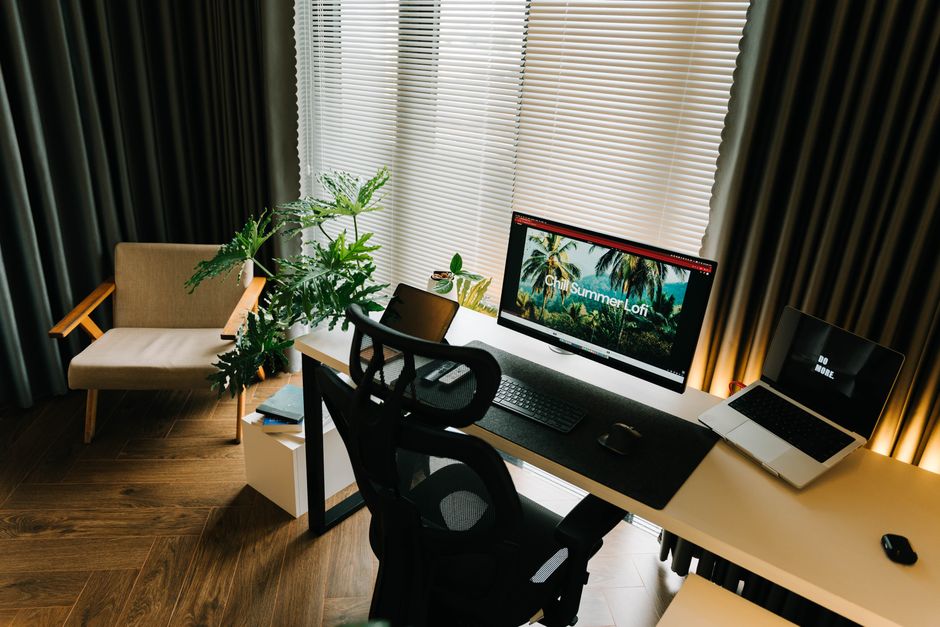 Zen Minimalist Living Room Student Budget: Zen Minimalist Living Room on a Student Budget